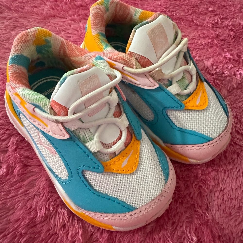 Toddler flower pumas